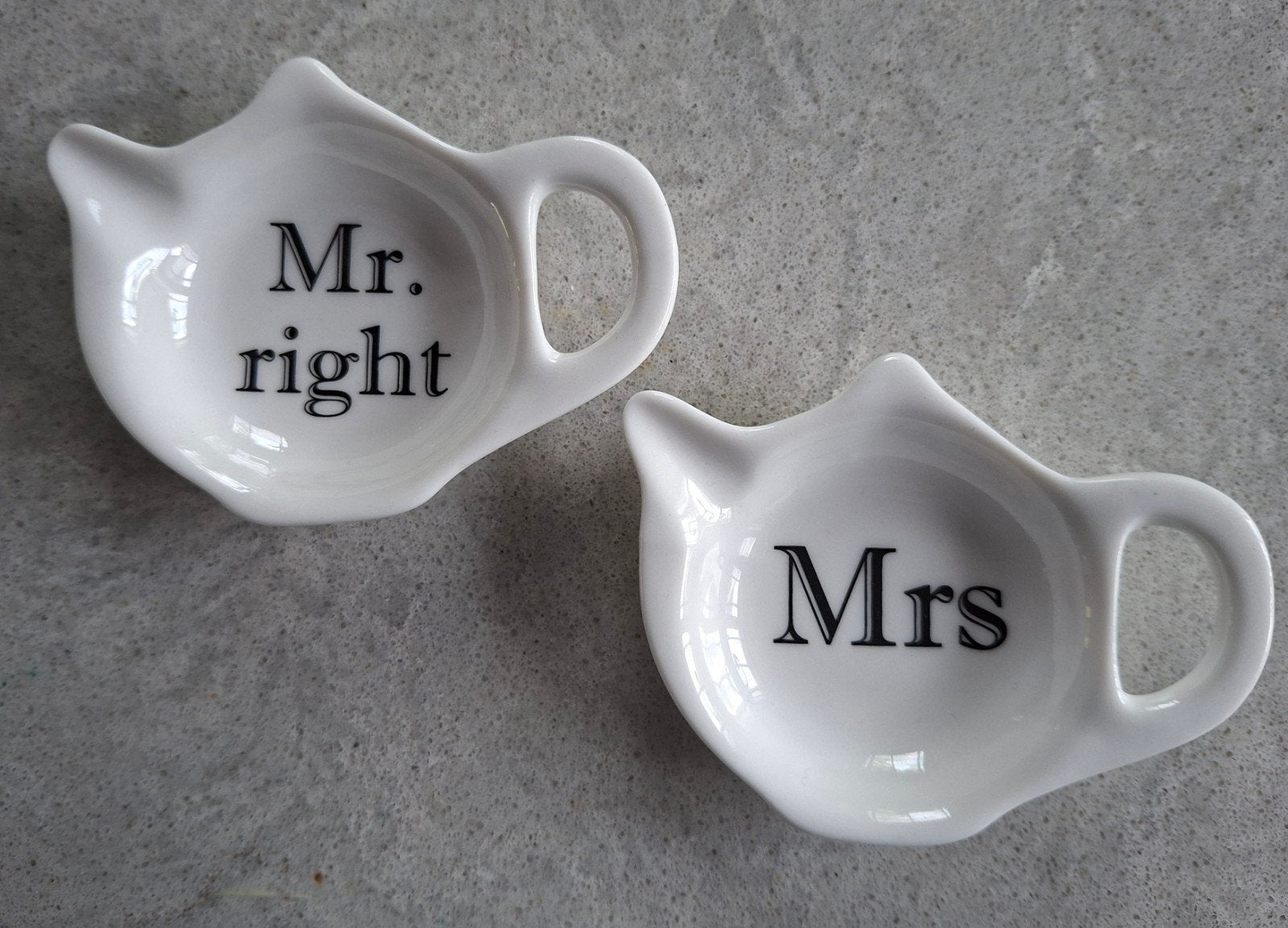 Theezakjeshouder Mr. Right & Mrs. set, Huis en Inrichting, Keuken | Servies, Ophalen of Verzenden, Zo goed als nieuw, Aardewerk