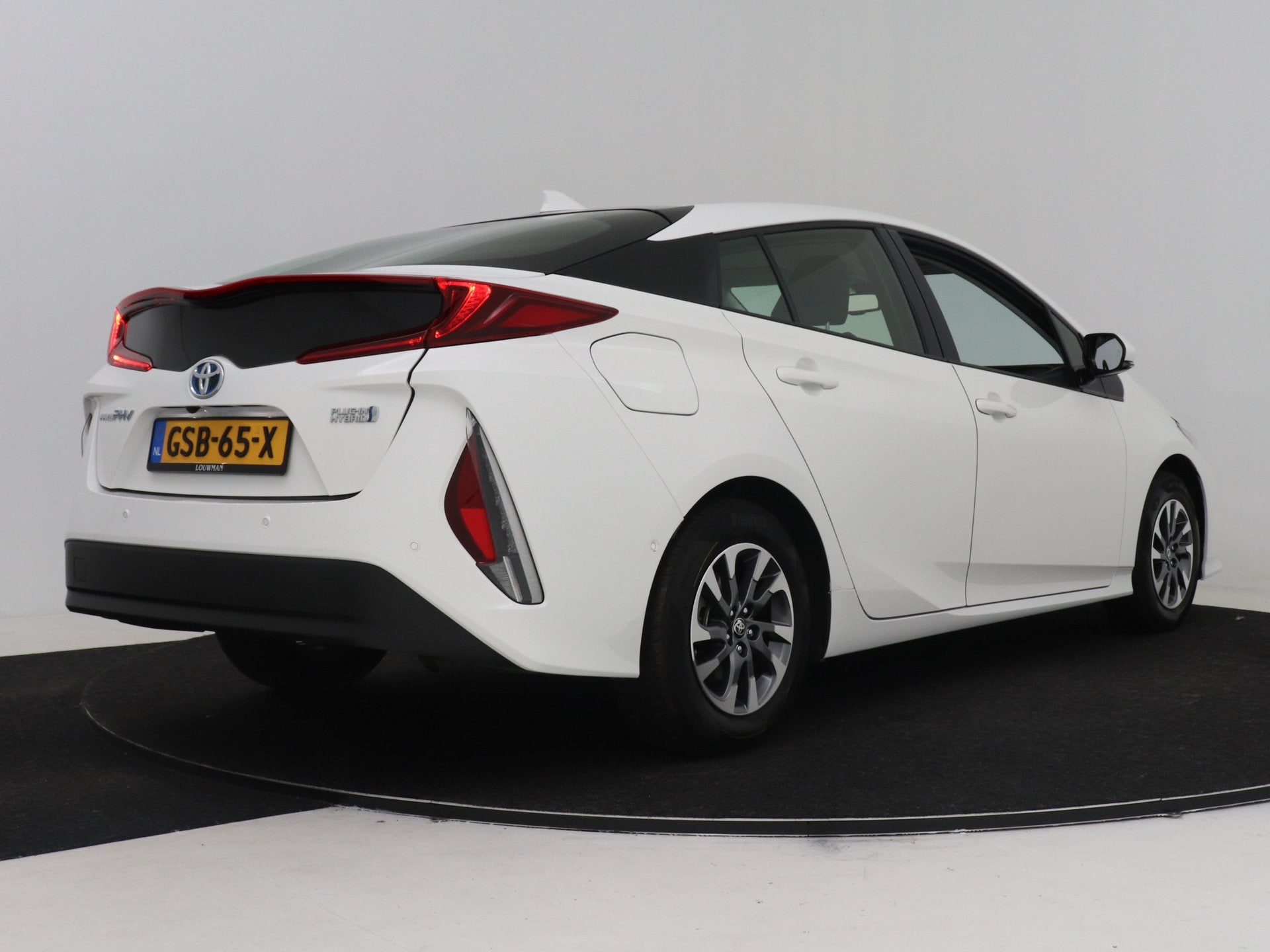 Toyota Prius 1.8 Plug-in Hybrid Dynamic Limited | Head up Di, Auto's, 12 maanden, Gebruikt, 4 cilinders, 1505 kg