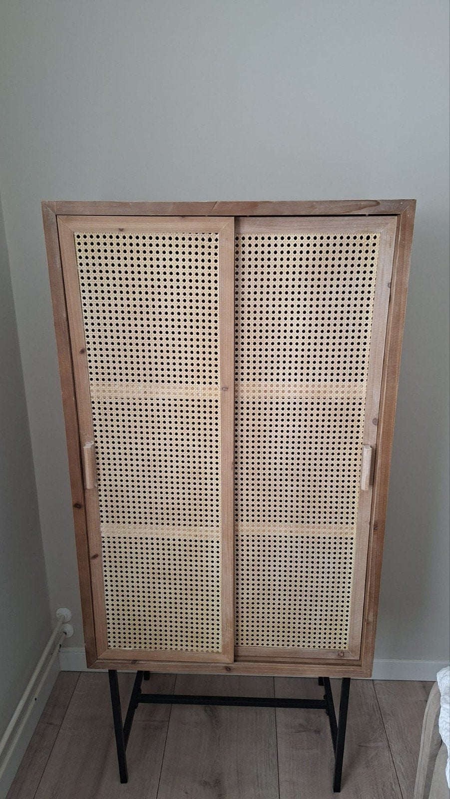 Houten kast met rotan schuifdeuren Webbing Xenos, Ophalen, Zo goed als nieuw