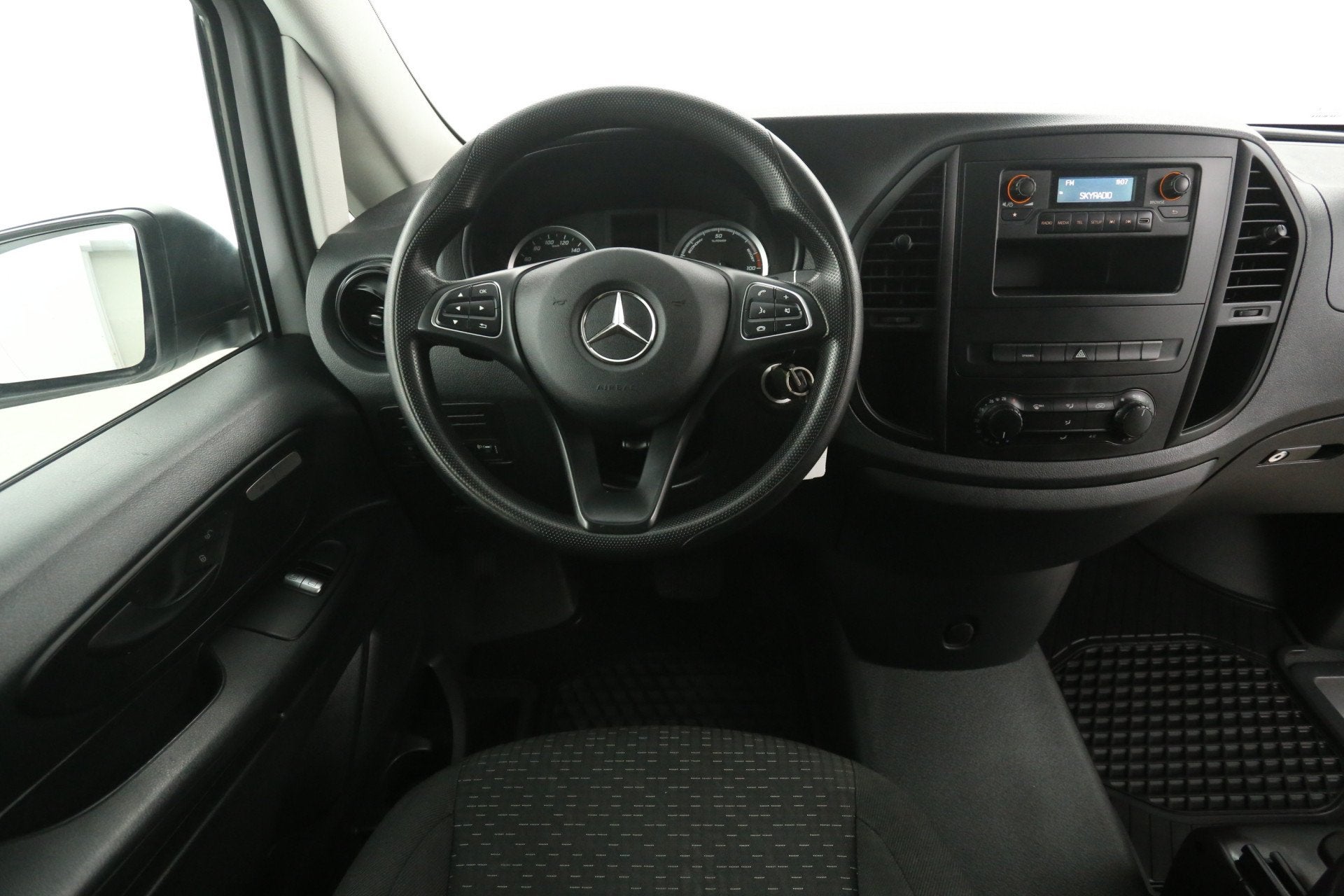 Mercedes-Benz eVito 112 66 kWh Lang | Snelladen | SOH 96% |, Auto's, Stof, Gebruikt, Stoelverwarming, 116 pk