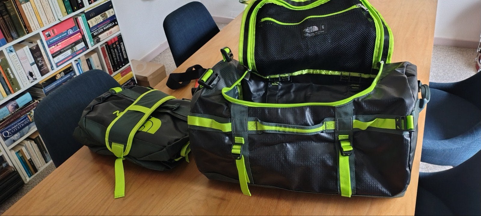 2x The North Face duffelbag 50 liter, 50 tot 60 cm, Ophalen of Verzenden, Zo goed als nieuw, Minder dan 35 cm