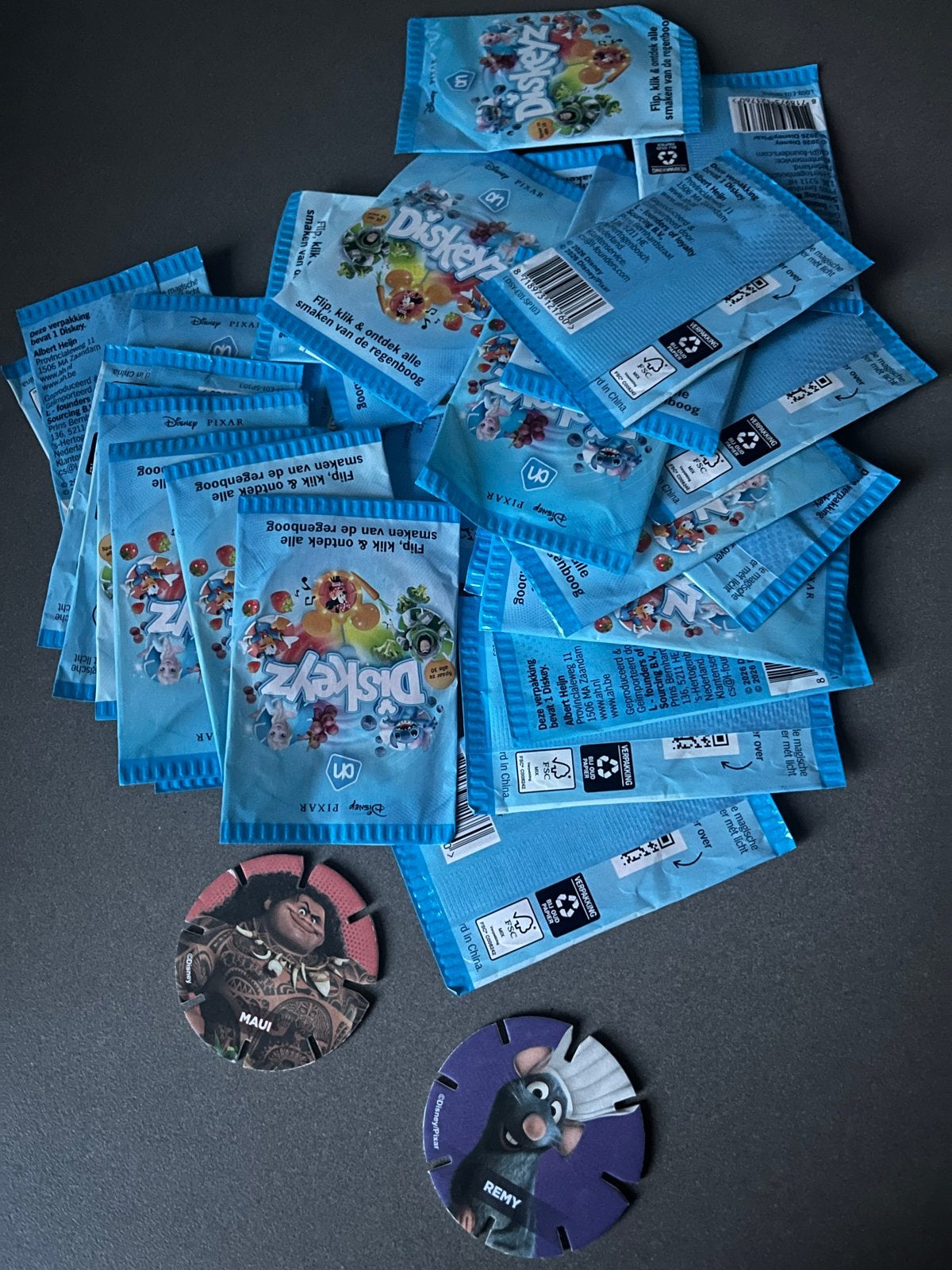 30 x Disney Pixar Diskeyz. AH. Nu 15,-, Ophalen of Verzenden, Nieuw, Overige soorten, Beeldje of Figuurtje