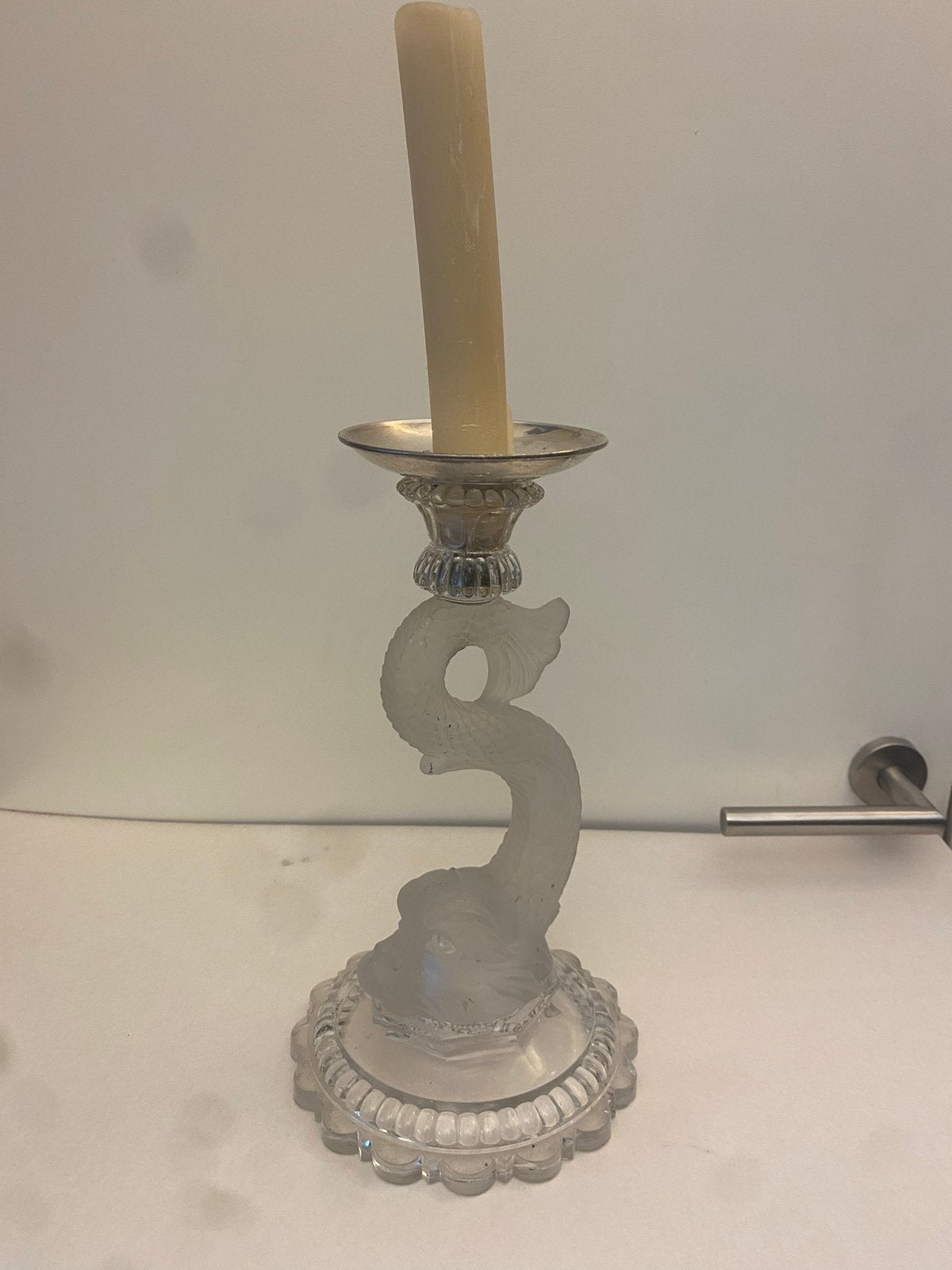 Zilveren kraag kandelaar met dolfijn van glas, Ophalen of Verzenden, Zilver