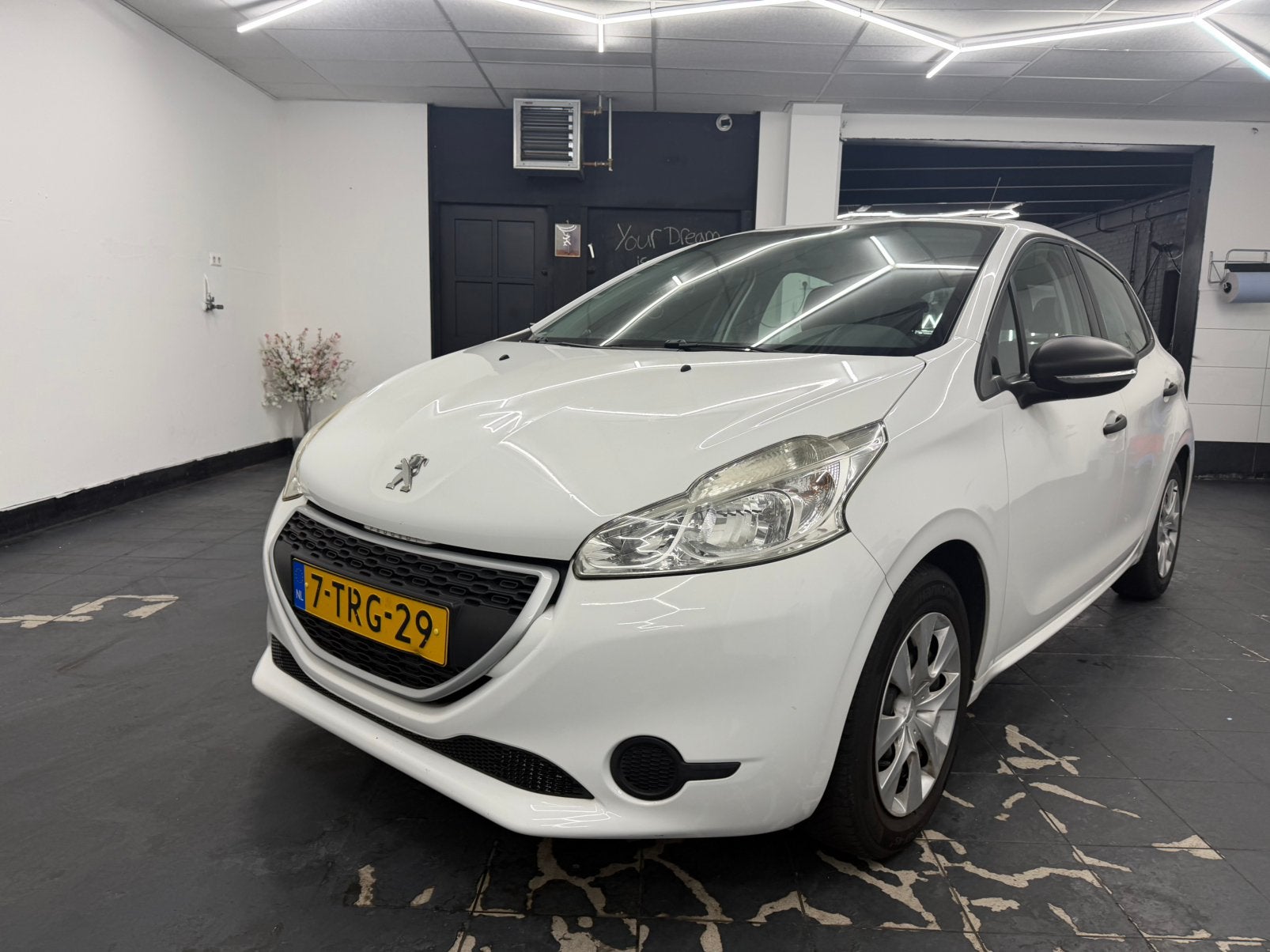 Foto 2 van Peugeot 208 1.0 VTI 50KW/68PK 5-D 2014 bezorgen mogelijk!!