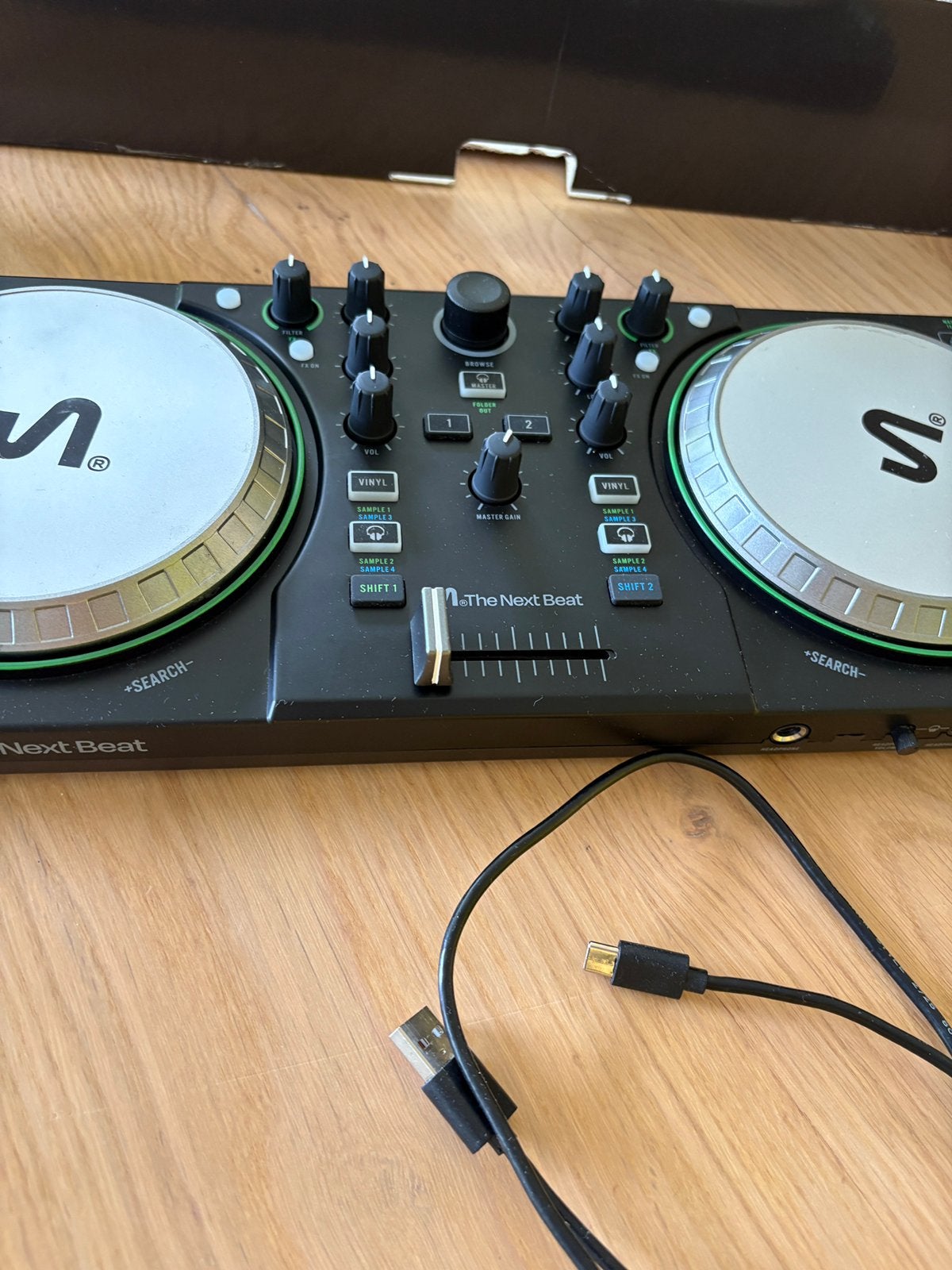 The next beat DJ console, Muziek en Instrumenten, Dj-sets en Draaitafels, Verzenden, Zo goed als nieuw, Overige merken