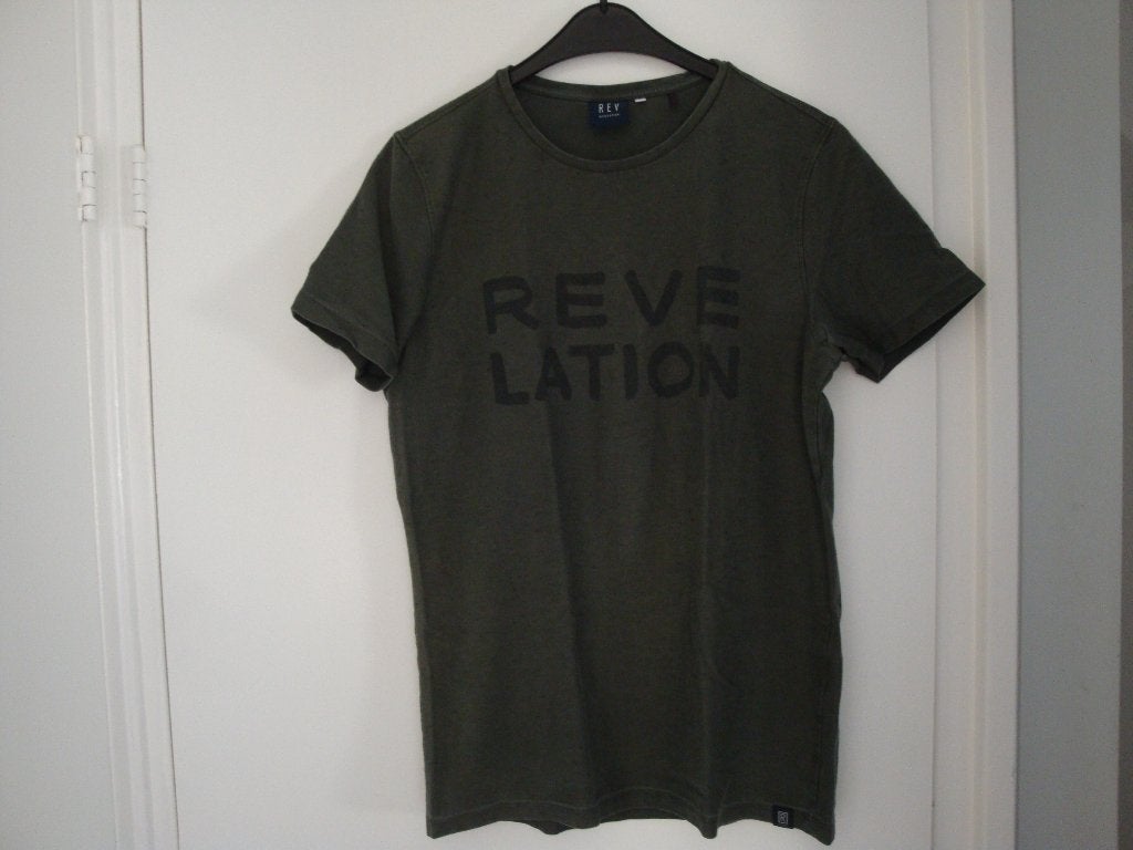 Maat L. Army groen REVELATION shirt met print., Maat 52/54 (L), Ophalen of Verzenden, Zo goed als nieuw, Revelation