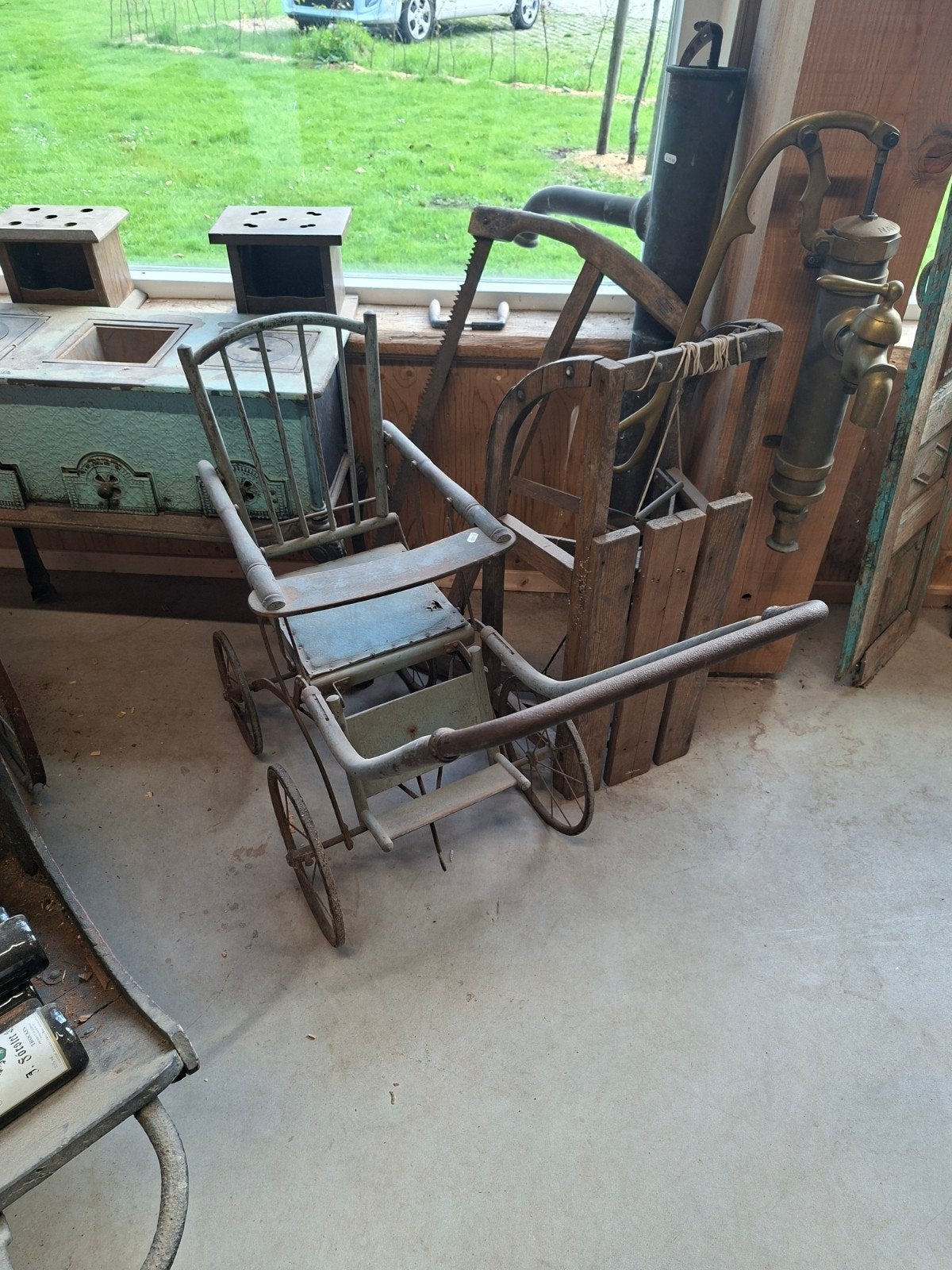 Antieke kinderwagen - decoratief object!?, Ophalen