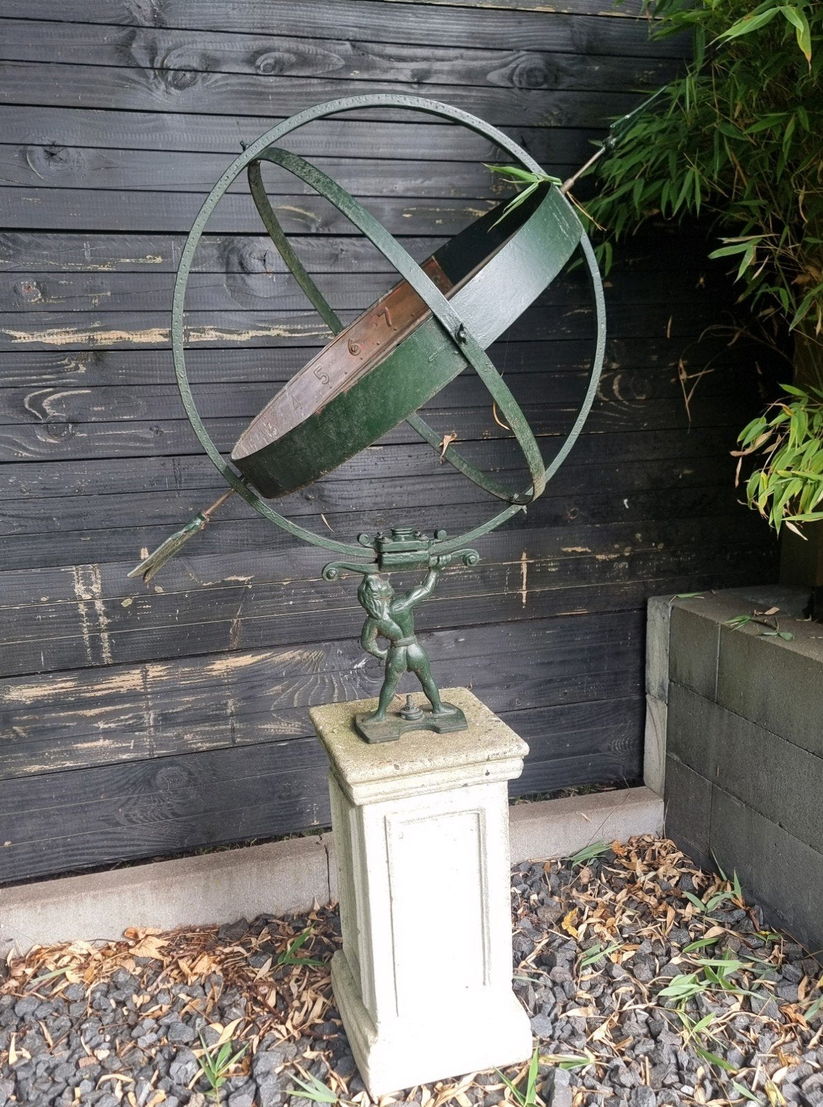 Zonnewijzer Brons op sokkel, Ophalen