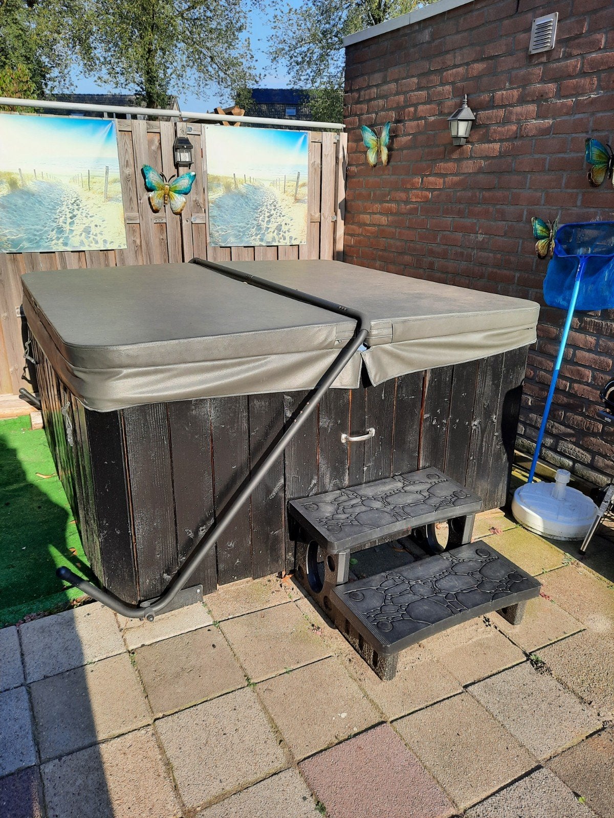 Jacuzzi met een nieuw afdekscherm en trap., Tuin en Terras, Ophalen, Gebruikt, Trap, Vast