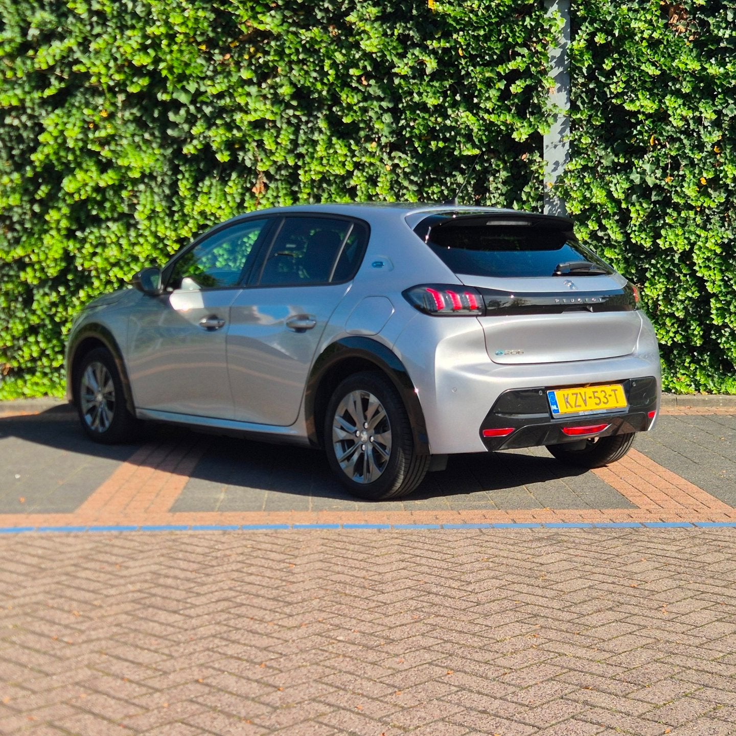 Foto 3 van Peugeot E-208 Allure 3-fase| ACC| Cam | Stoelverwarming