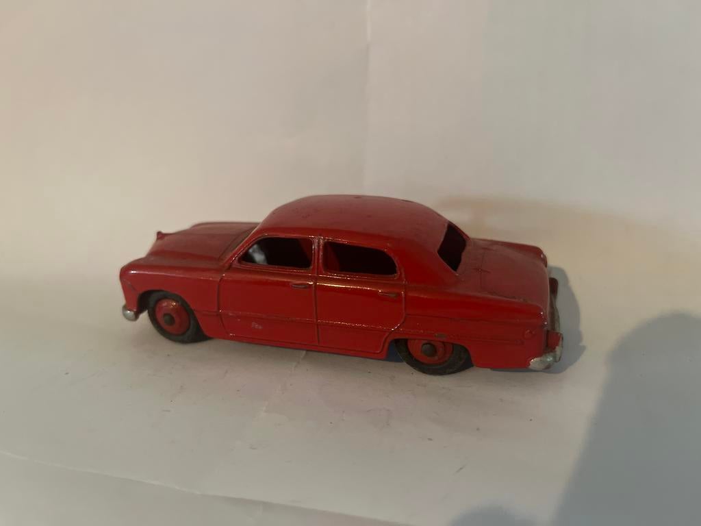 Vintage Dinky Toys Ford Sedan Rood - Gebruikt, Ophalen of Verzenden, Gebruikt, Auto, Dinky Toys