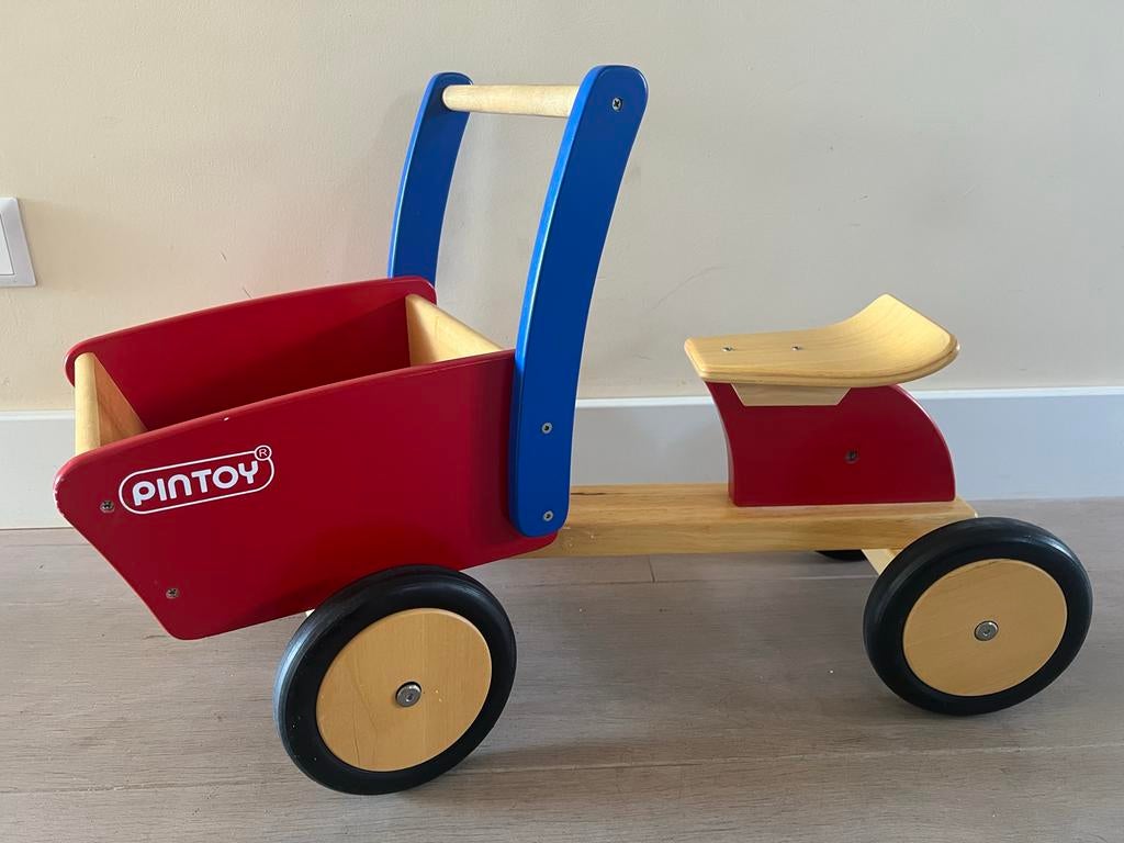 Pintoy houten loopfiets bakfiets, Kinderen en Baby's, Speelgoed | Houten speelgoed, Ophalen of Verzenden, Zo goed als nieuw, Rij- of Hobbelspeelgoed