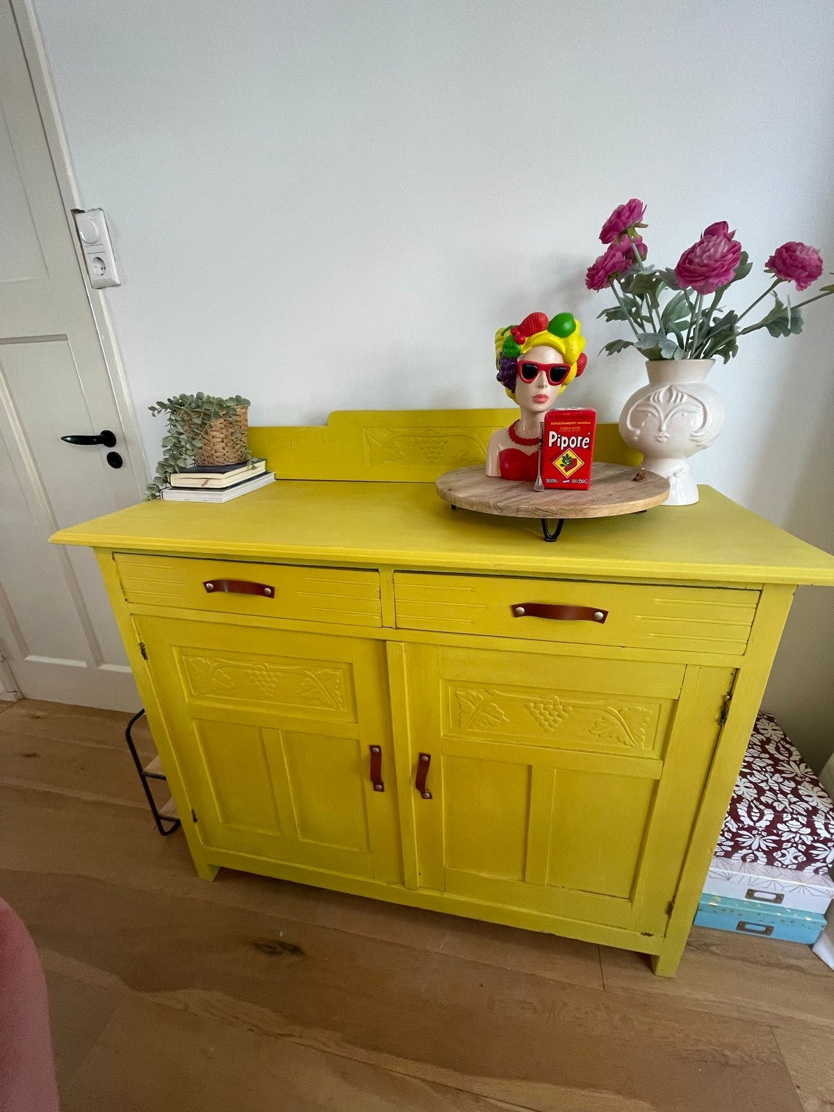Opvallend geel dressoir met lades en deuren, Ophalen, Gebruikt, 100 tot 150 cm, Met lade(s)