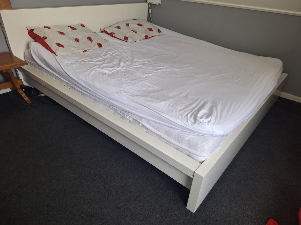 Bed met elektrisch verstelbare lattembodem, Ophalen, Gebruikt, Tweepersoons, 180 cm