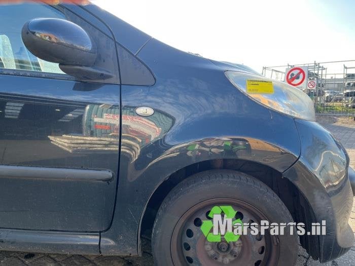 Scherm rechts-voor van een Peugeot 107 (EXZ), Gebruikt, -, -, Ophalen of Verzenden