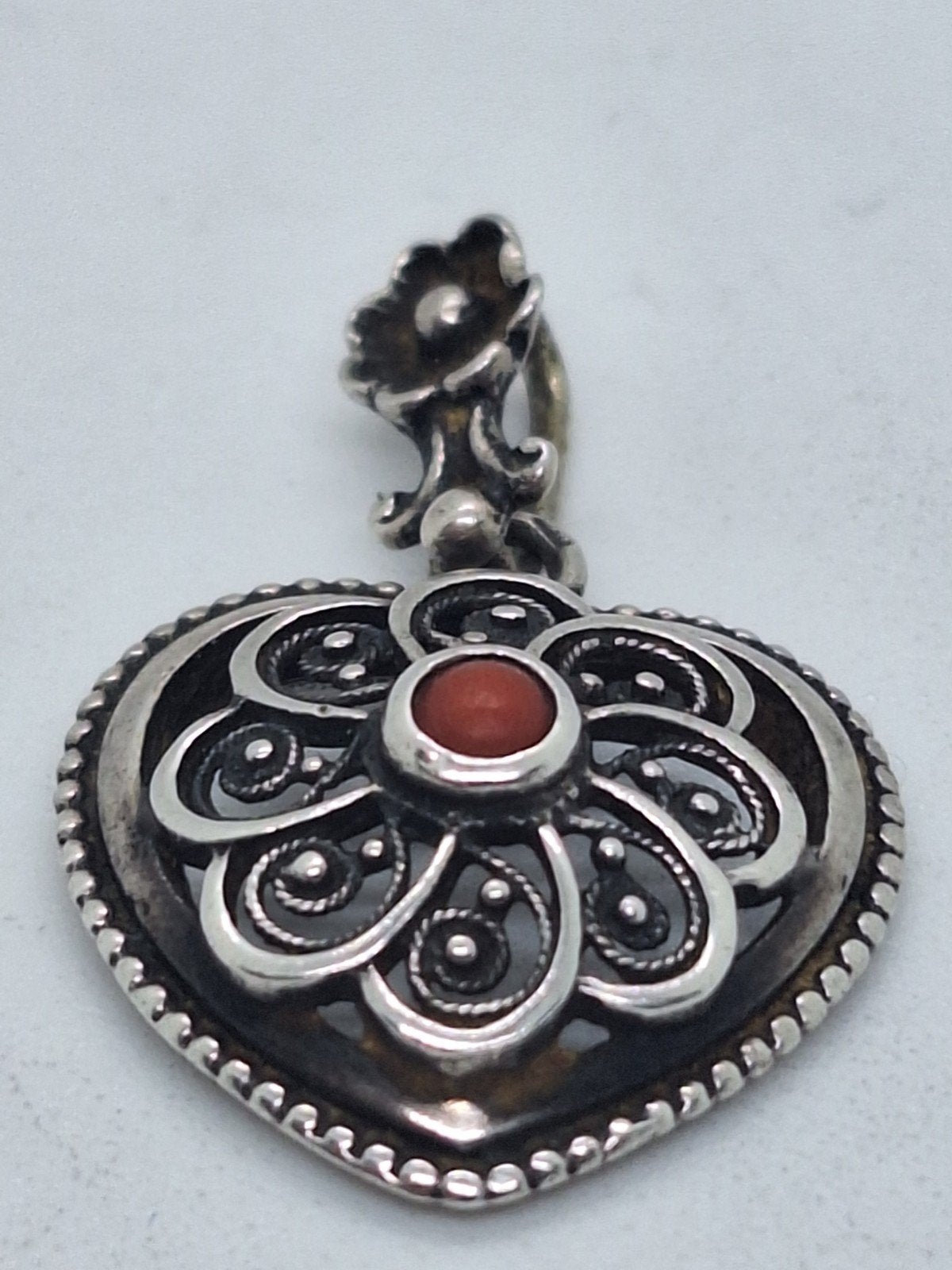 Zilveren hartvormige hanger met bloedkoraal, ca. 4 cm, Ophalen of Verzenden, Hart, Met edelsteen, Rood
