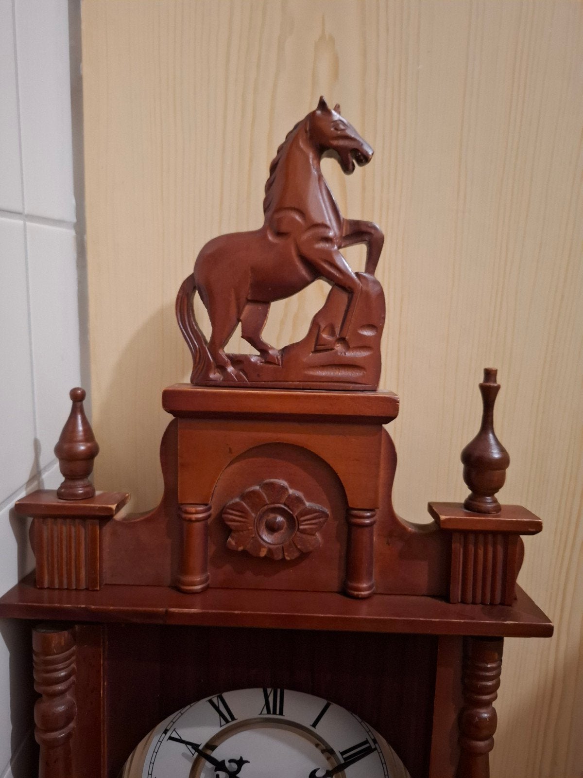 Anti deeke wandklok met paard en originele opwindsleutel, Ophalen