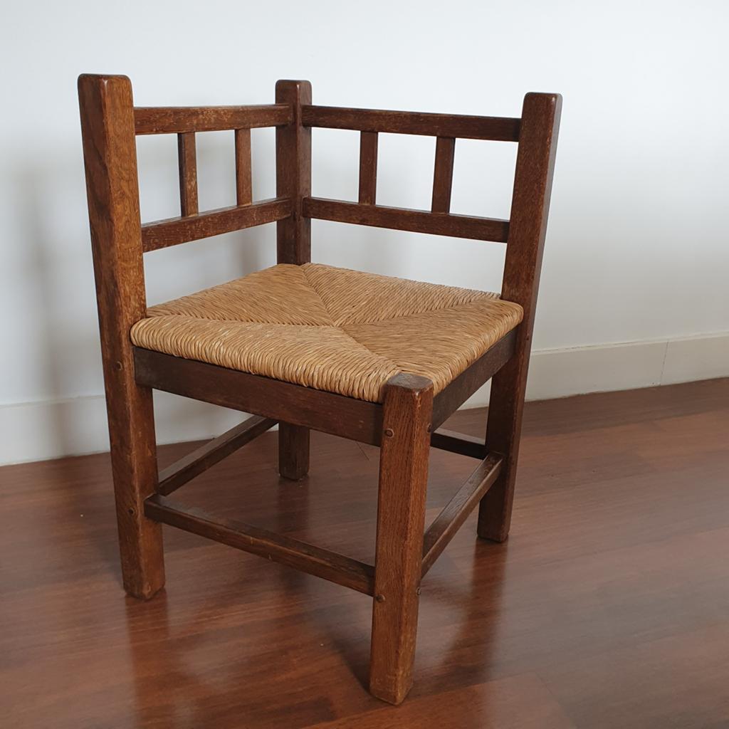 Te koop massief eikenhout hoek stoeltje, Antiek en Kunst, Antiek | Meubels | Stoelen en Banken, Ophalen of Verzenden