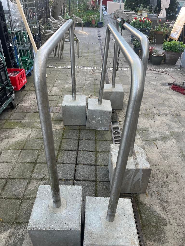 RVS Fietsenstalling met betonnen voet, Ophalen, Gebruikt