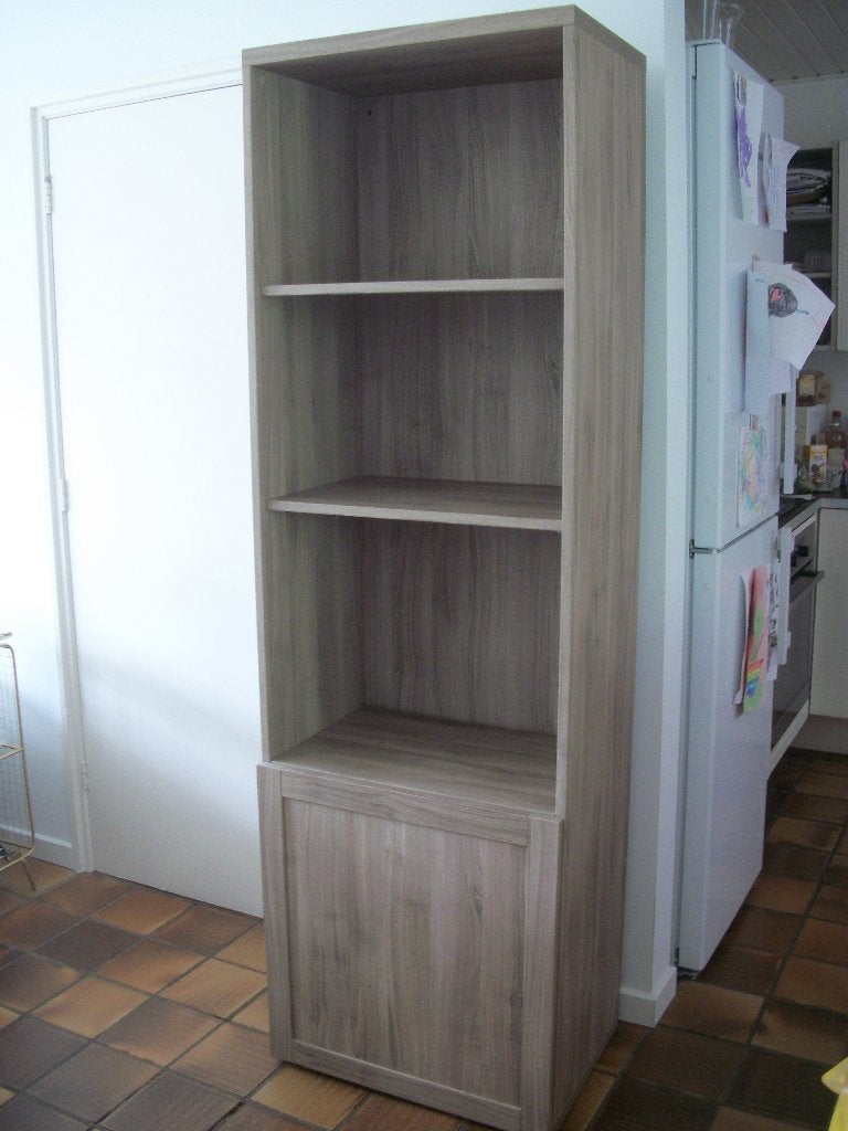 Boekenkast Ikea Bruin Walnoot met 1 Deur - Besta 192 - zgan, Huis en Inrichting, Kasten | Boekenkasten, Ophalen, Met deur(en)