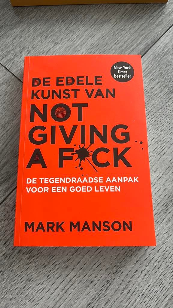 Mark Manson - De edele kunst van not giving a fuck, Boeken, Ophalen of Verzenden, Zo goed als nieuw, Mark Manson