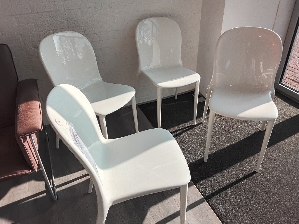 Kartell 4 st. eetstoelen voor 200=. Second Life Wolvega., Ophalen, Kunststof, Wit, Nieuw
