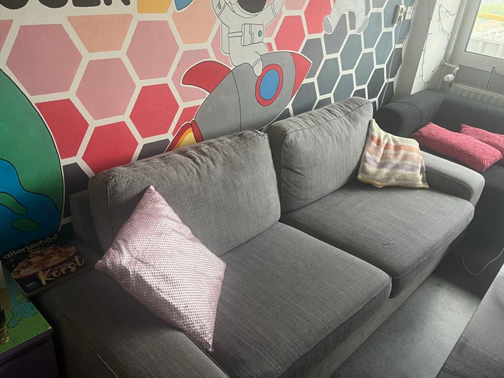 Grijze stoffen bank - 225x90 cm, zitting 55 cm diep, Huis en Inrichting, Ophalen, Driepersoons, 75 tot 100 cm, Zo goed als nieuw