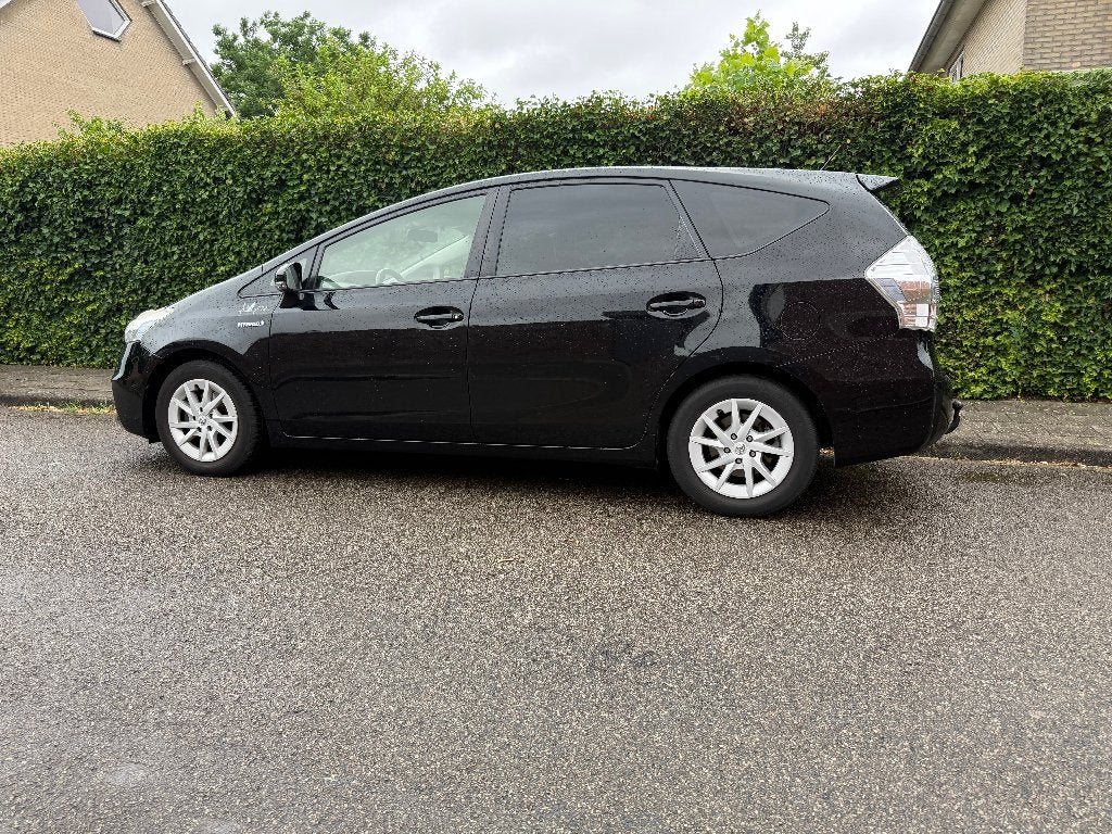 Toyota Prius Wagon 1.8 Full Hybrid 136PK Aut 96g 2012 Zwart, Auto's, Navigatiesysteem, 4 cilinders, 7 stoelen, Zwart