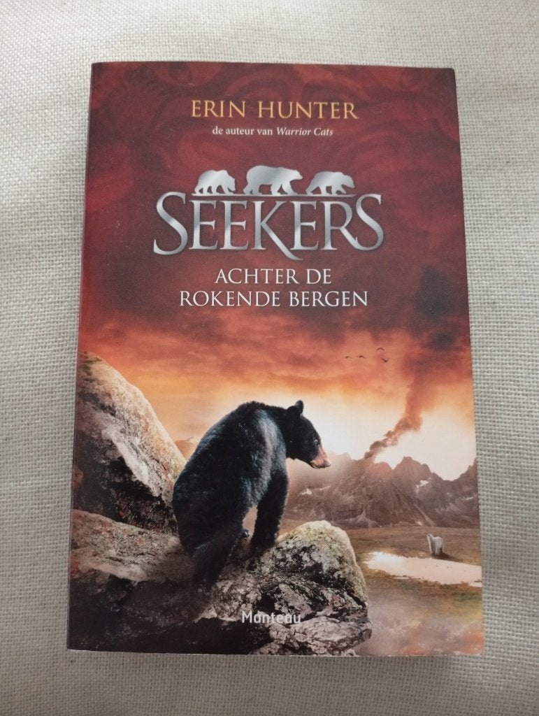 Seekers Achter de rokende bergen - deel 3 -Erin Hunter, Ophalen of Verzenden, Zo goed als nieuw, Erin Hunter