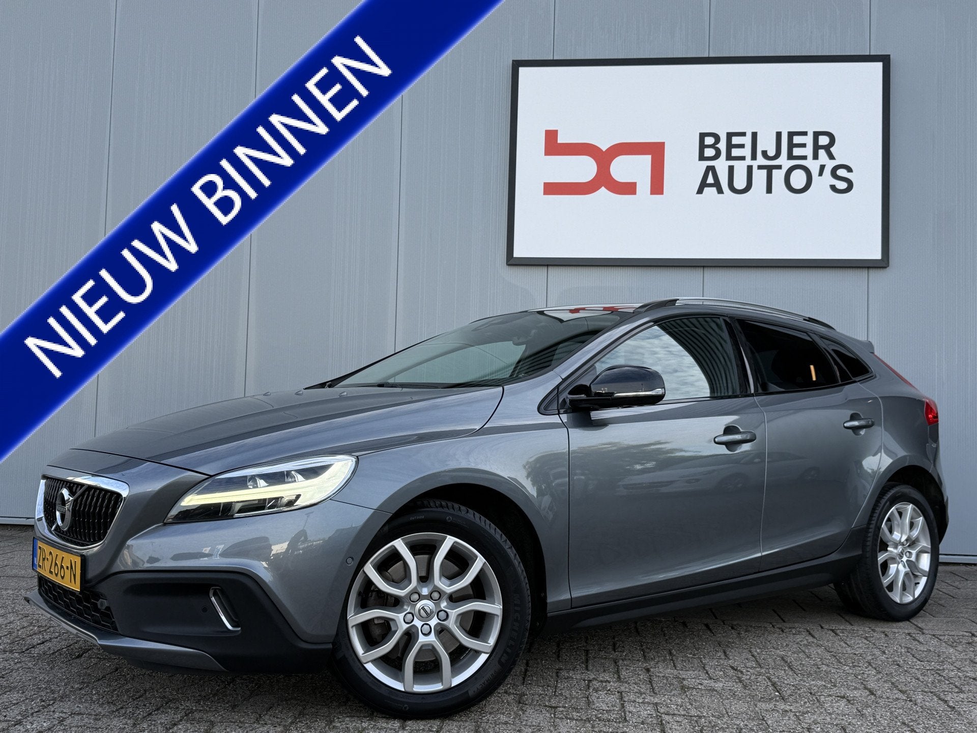 Volvo V40 Cross Country 1.5 T3 Polar+ Luxury Automaat Panora, Dealer onderhouden, Euro 6, 4 cilinders, 700 kg
