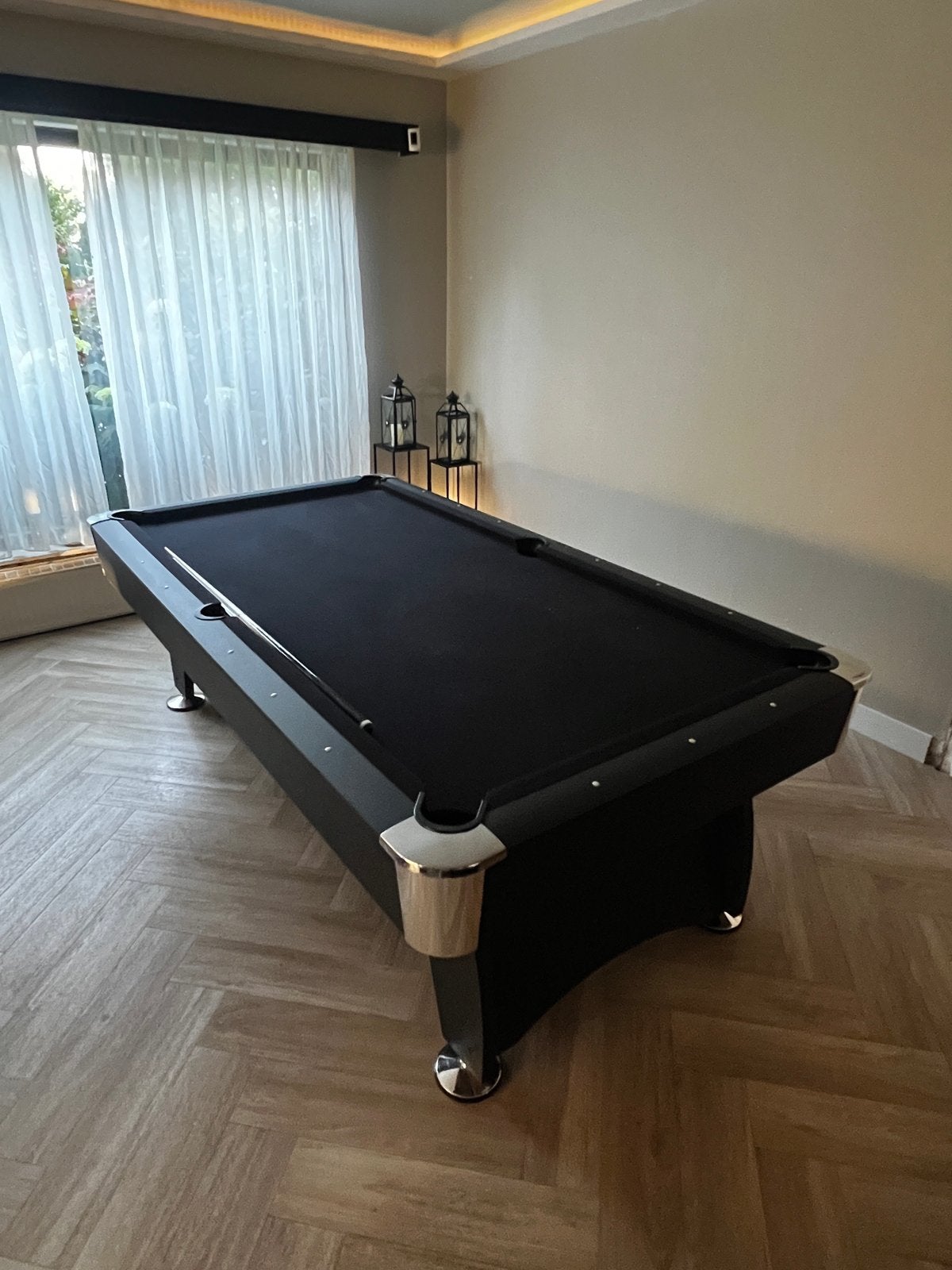 Stijlvolle Zwarte Pooltafel - Zo Goed als Nieuw 8ft groot, Sport en Fitness, Biljarten en Poolen, Ophalen, Zo goed als nieuw, Pooltafel