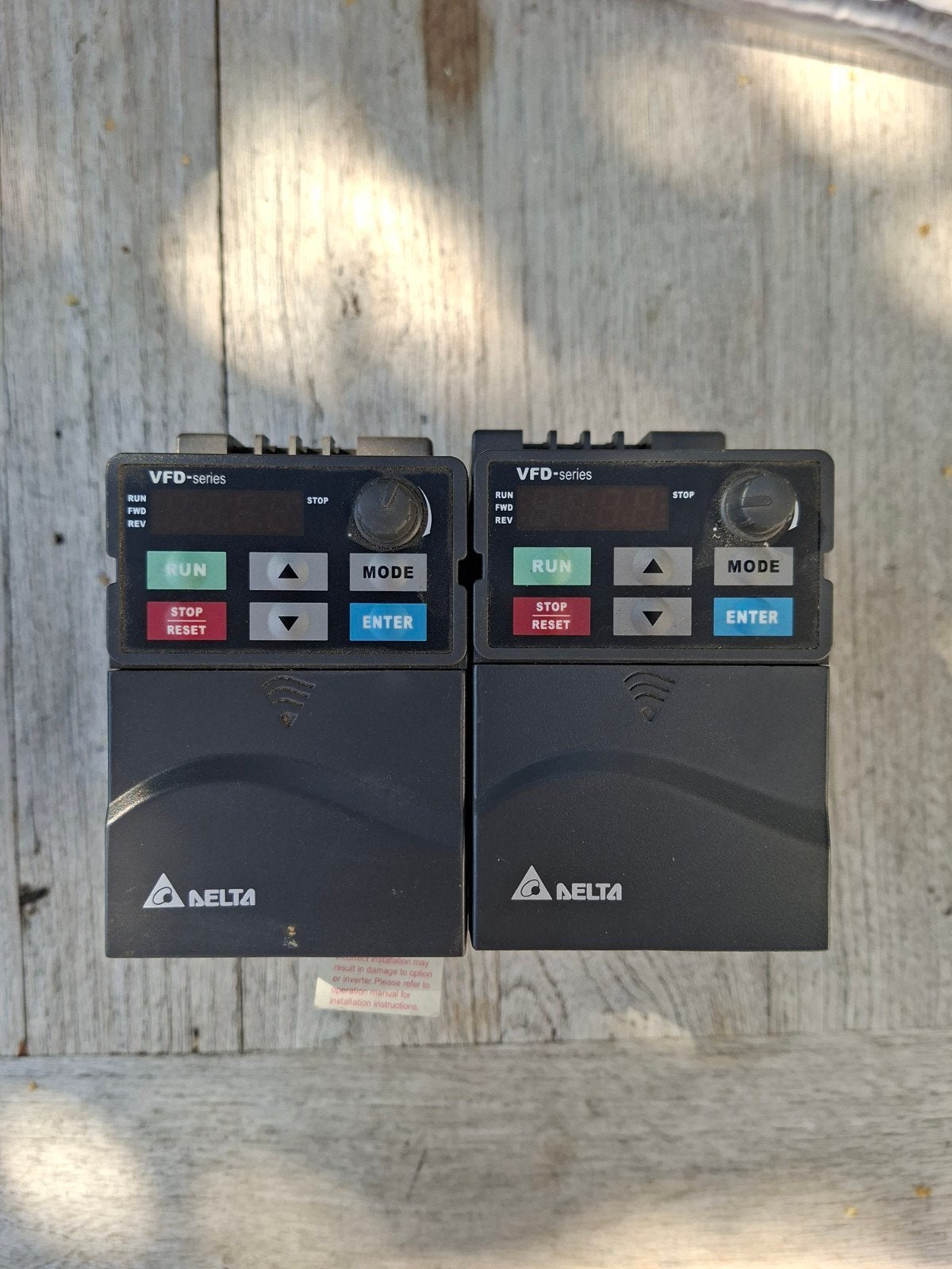 2 Frequentie regelaars, Hobby en Vrije tijd, Elektronica-componenten, Ophalen of Verzenden, Gebruikt