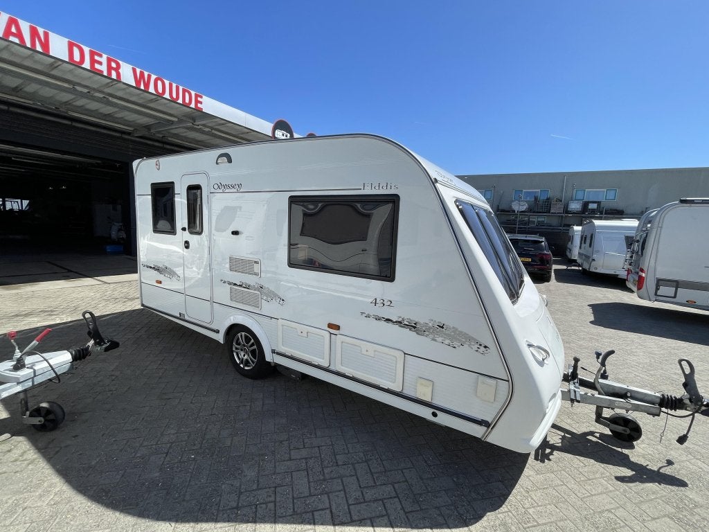 Elddis Odyssey 432 Aparte bedden xxl badkam., Caravans en Kamperen, Standaardzit, Elddis, Tot en met 2, Bedrijf