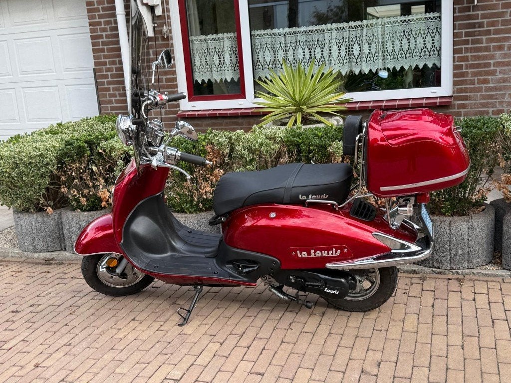 Prachtige snorscooter (2023) Grande Retro in perfecte staat!, Gebruikt, Benzine, Ophalen, Overige merken