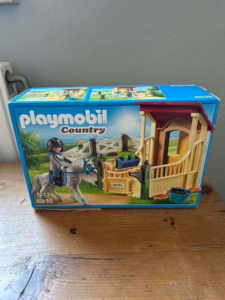 PLAYMOBIL Country 6935 Paardenbox met Sparky, Ophalen of Verzenden, Nieuw, Jongen of Meisje