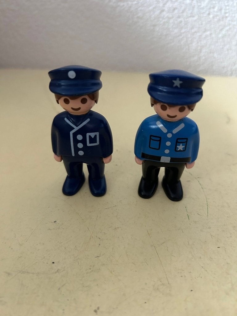 Twee Playmobil 123 figuren politieagent en conducteur, Gebruikt, Brandstätterstraße 2-10, 90513 Zirndorf, Duitsland, Losse onderdelen