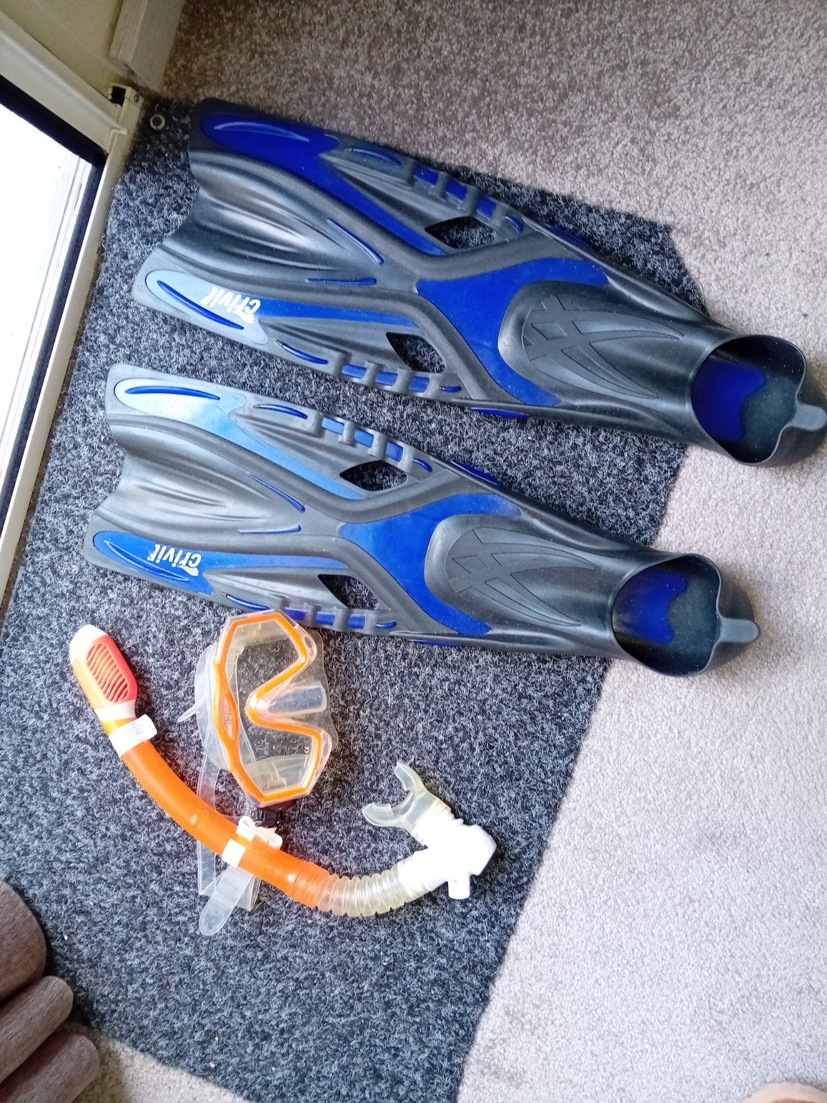 Flippers en duikbrilsnorkel, Ophalen, Snorkelset