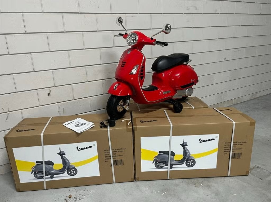 Laatste 2!  Nieuwe elektrische kinder scooter Vespa GTS rood, Kinderen en Baby's, Ophalen, Nieuw