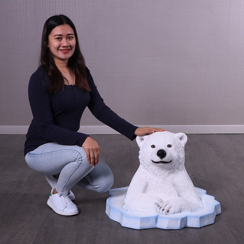 Peeking Polar Bear Cub – IJsbeer 63 x 63 x 41 cm, Ophalen, HorecaBeelden, Nieuw, HorecaBeelden