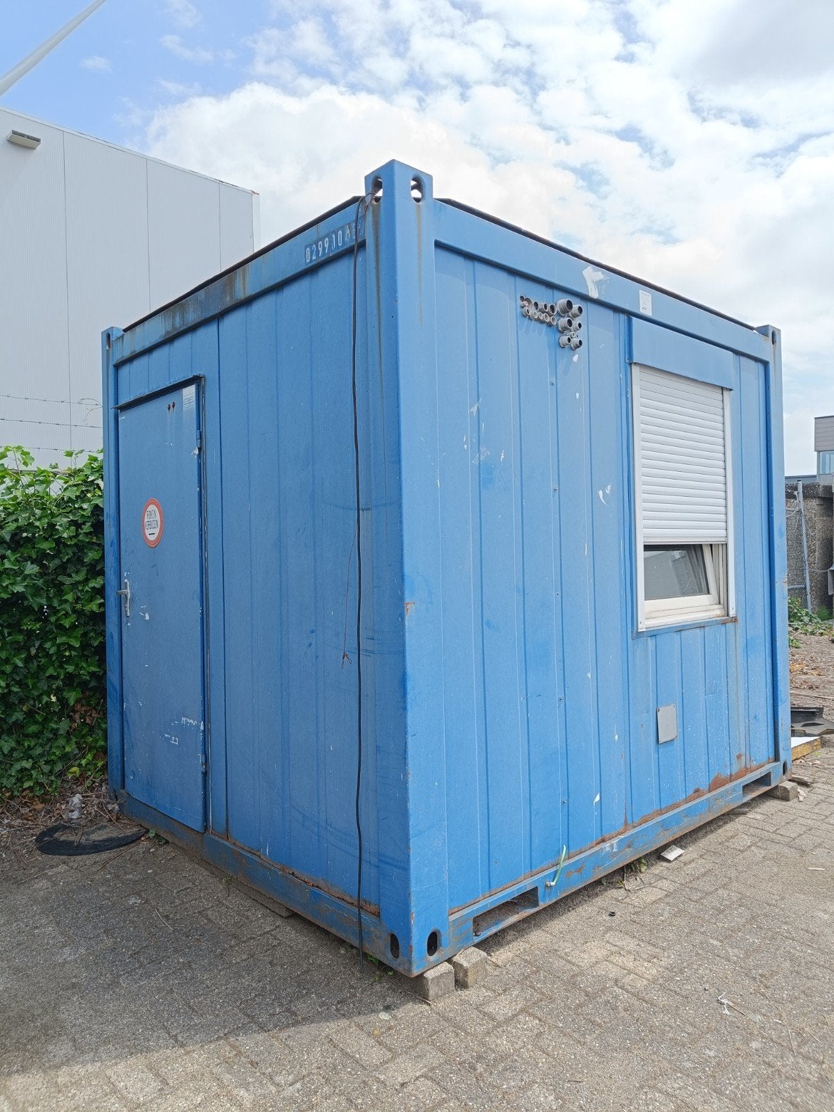 Twee redelijke units te koop., Ophalen