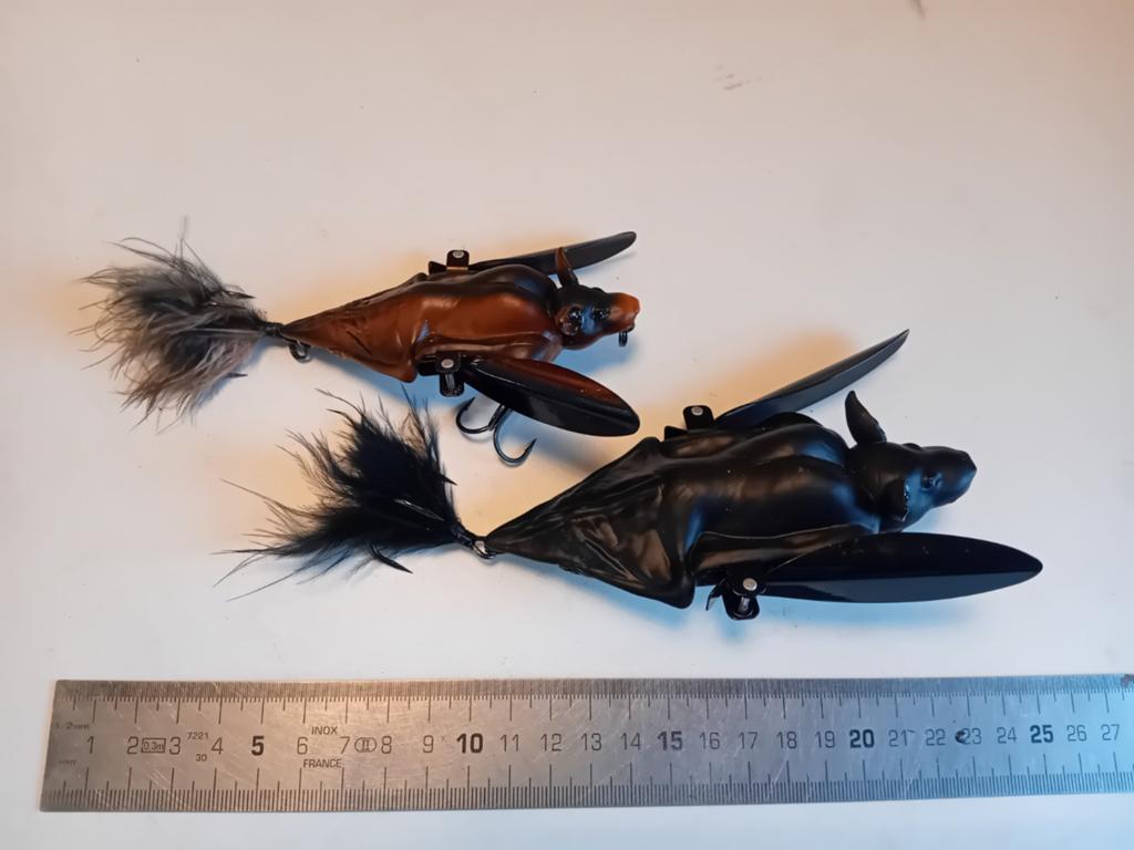 2x Savage Gear Bat. Kunstaas, Watersport en Boten, Ophalen of Verzenden, Zo goed als nieuw, Overige typen