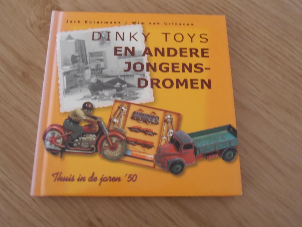 Boekje - Dinky Toys en andere jongensdromen, Ophalen of Verzenden, Zo goed als nieuw