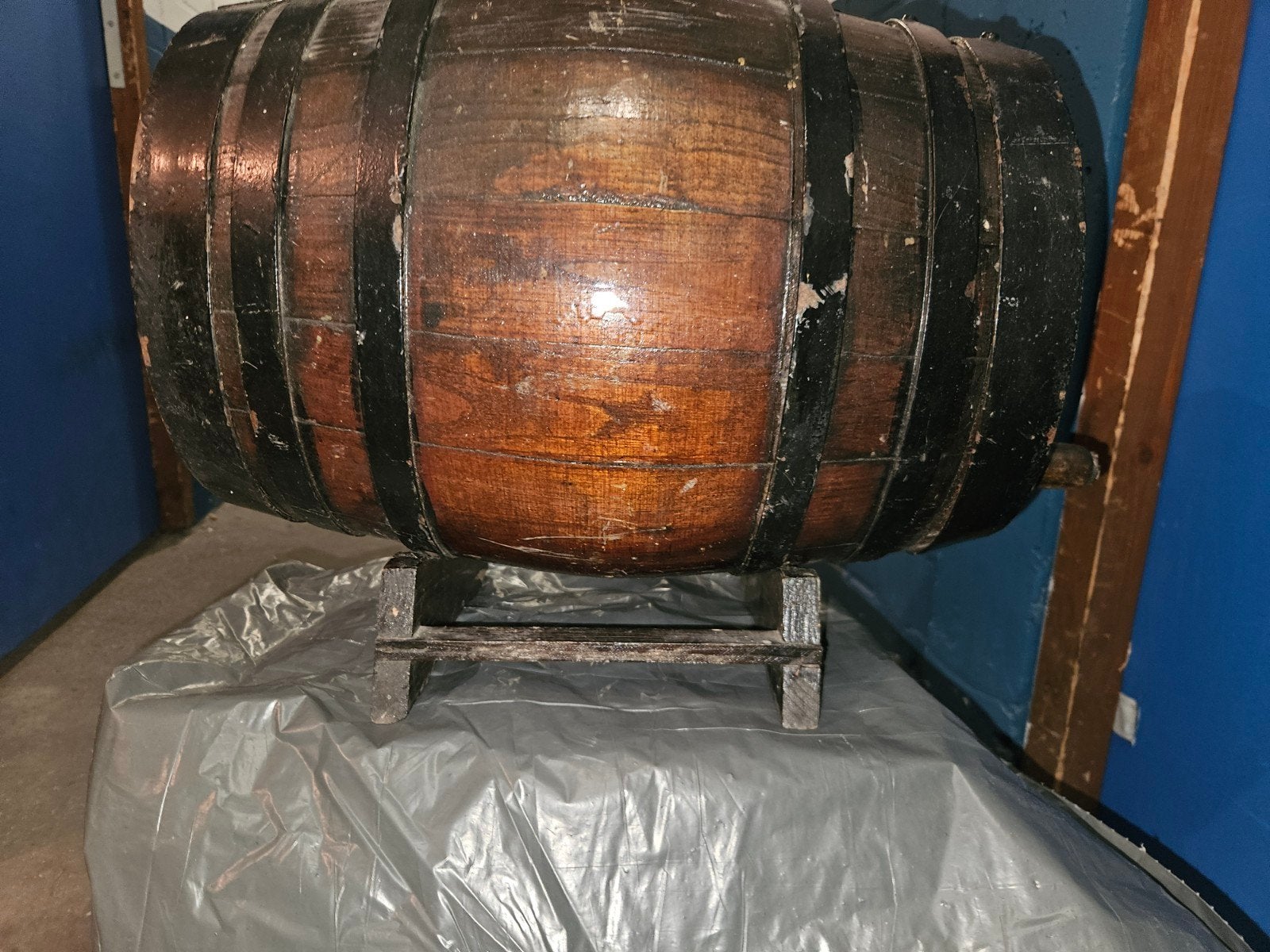 Antiek wijnvat met kraan - Decoratief houten vat, Gebruikt, Ophalen of Verzenden, Bruin, Vintage