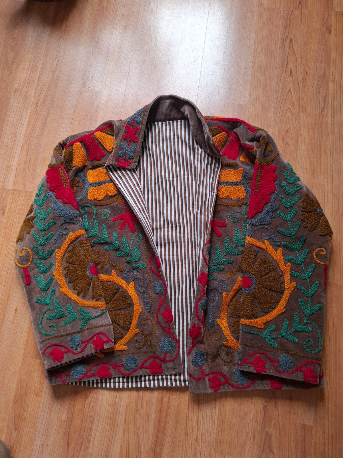 Handgemaakt jasje uit India met borduursels (M/L), Kleding | Dames, Ophalen of Verzenden
