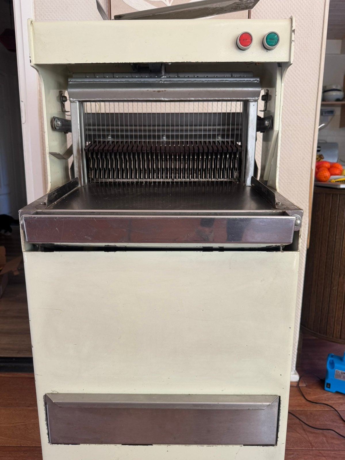 Broodsnijmachine, Ophalen