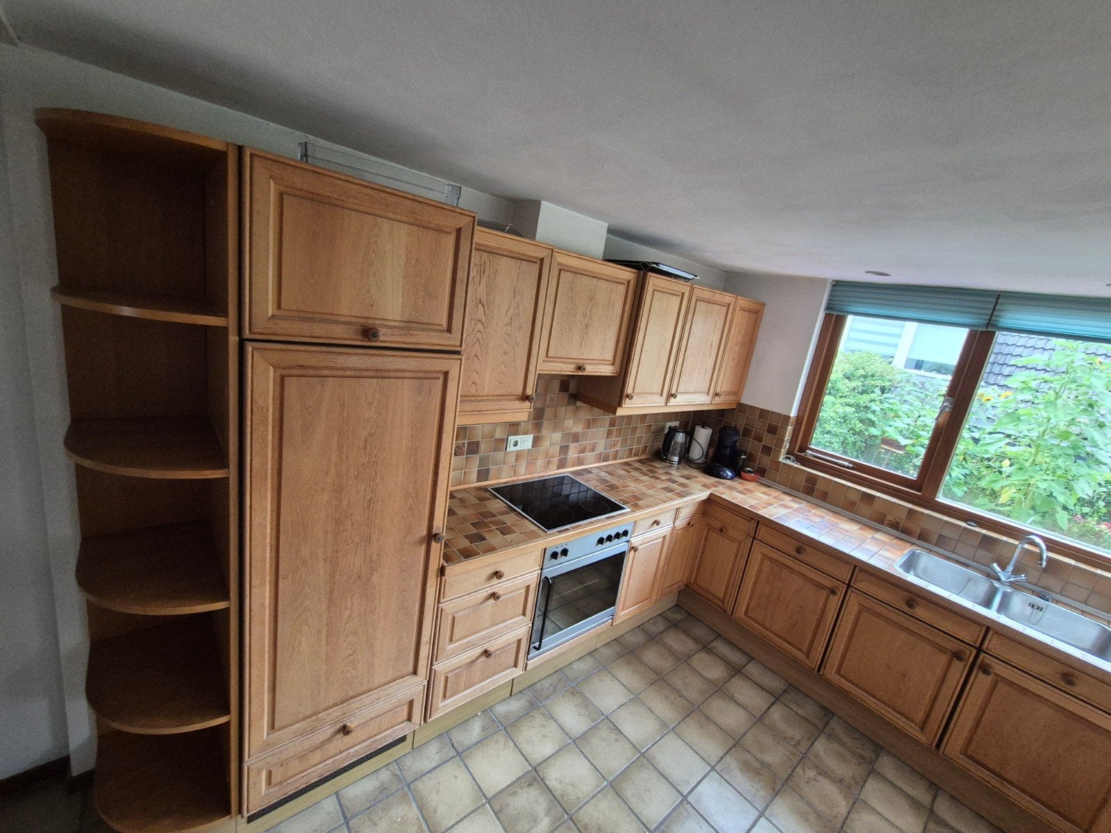 Tweedehands L-keuken houten kastjes en stenen aanrechtblad, Huis en Inrichting, Keuken | Complete keukens, Ophalen, Gebruikt, Bruin