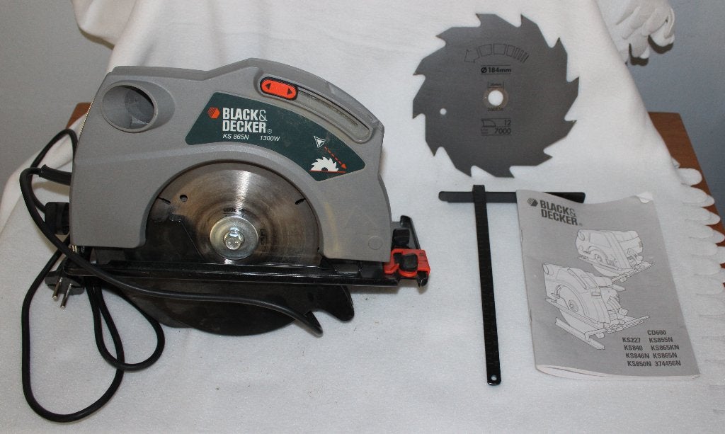 cirkelzaag Black and Decker KS865N 1300W + 2 zaagbladen, Gebruikt, Cirkelzaag, Black and Decker, Ophalen of Verzenden
