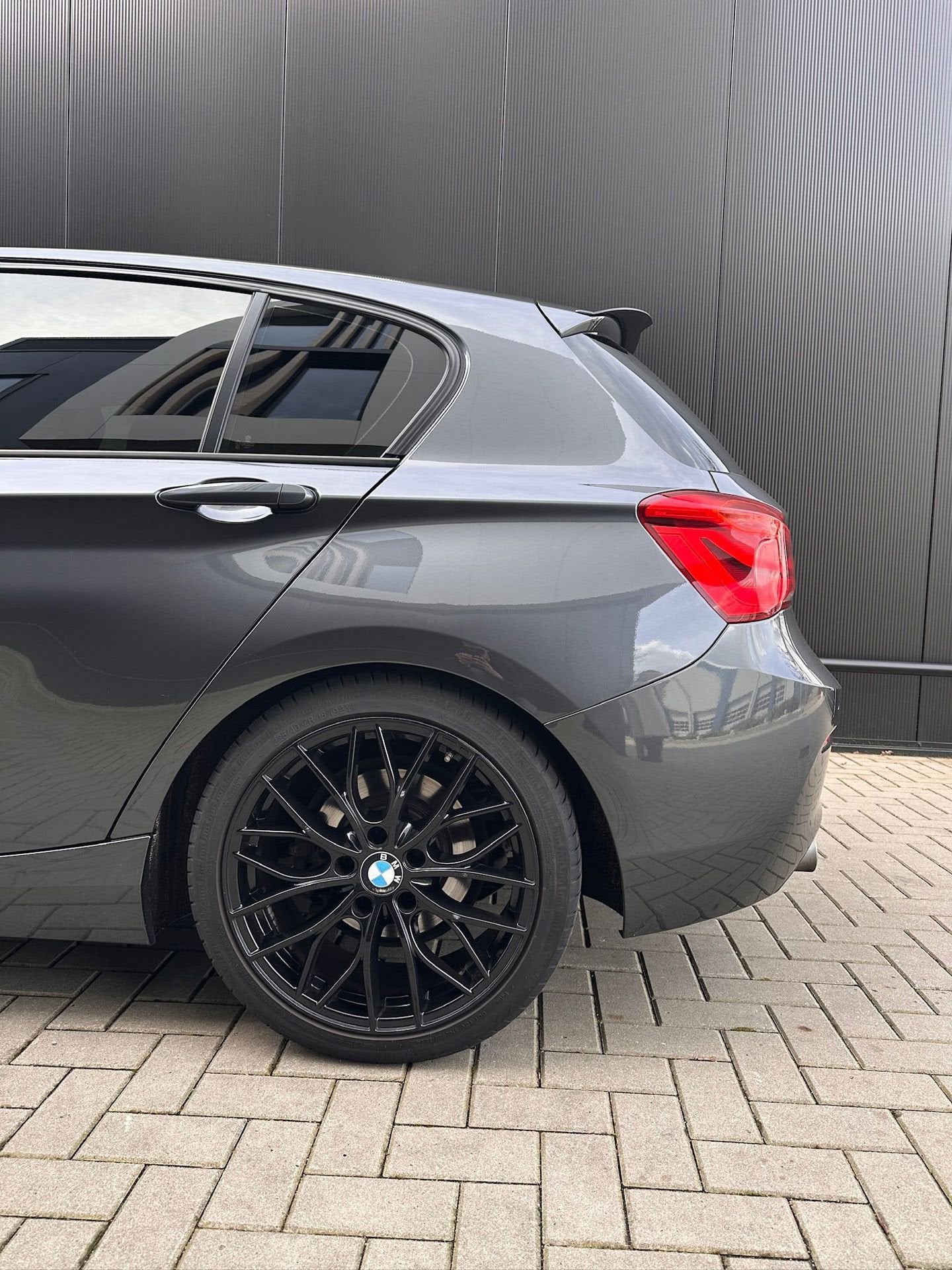 BMW 1-serie 118i M Sport | APPLE CARPLAY | CLIMA | AUTOMAAT, Auto's, Gebruikt, Bedrijf, 650 kg, Start-stop-systeem