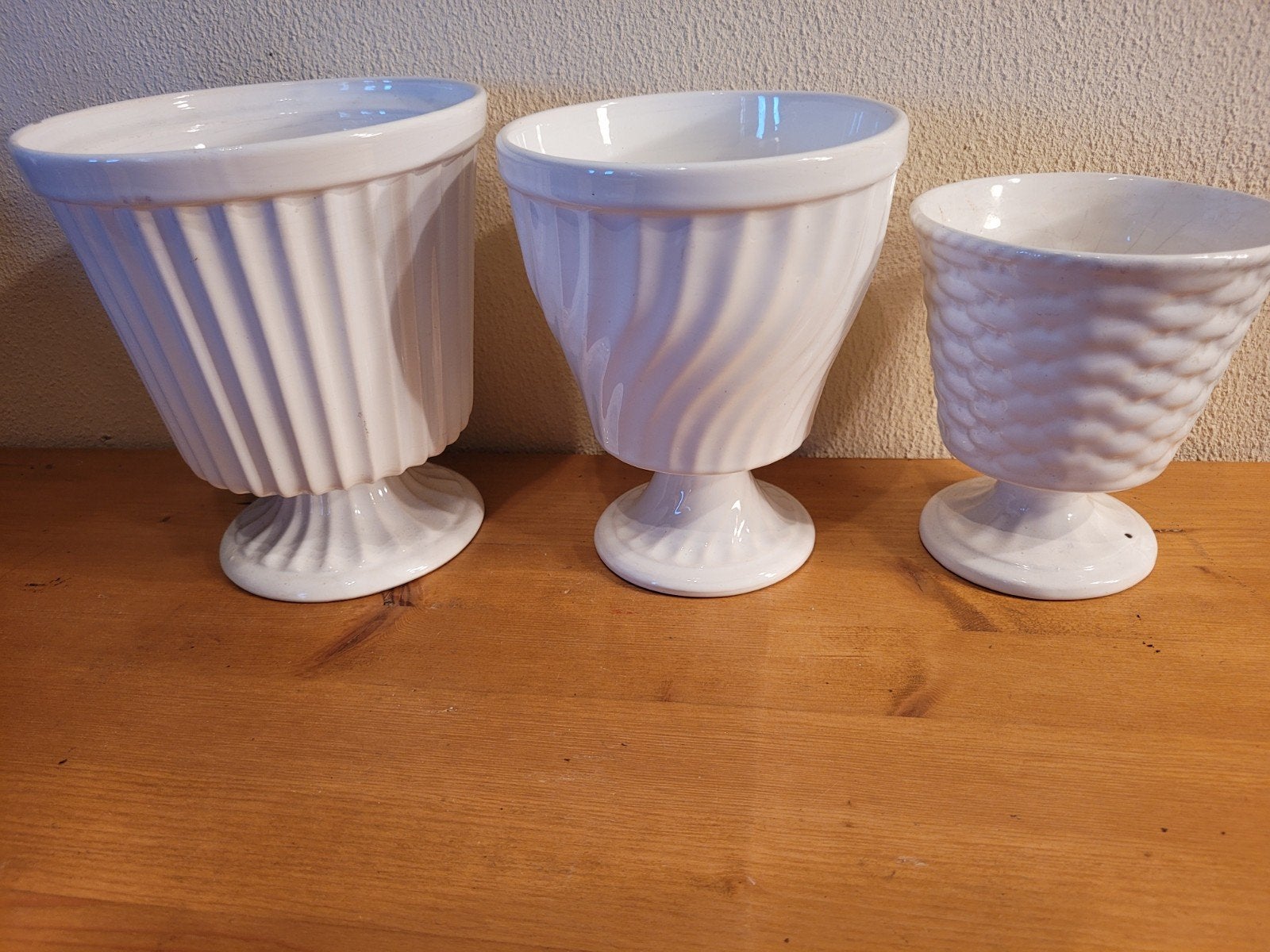 Romantische witte bloempot op voet Delfts wit Italy, Kunststof, Rond, Ophalen of Verzenden, Zo goed als nieuw