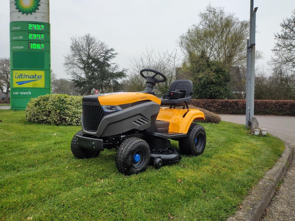 Stiga  Accu  tuintractor   Tornado 398E showroom model, Tuin en Terras, Zitmaaiers, Nieuw, 90 tot 120 cm, Elektrische starter